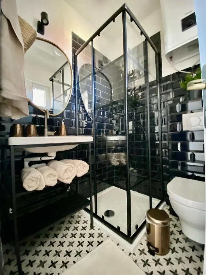 Modern Couples Coastal Getaway Mm Διαμέρισμα Crikvenica